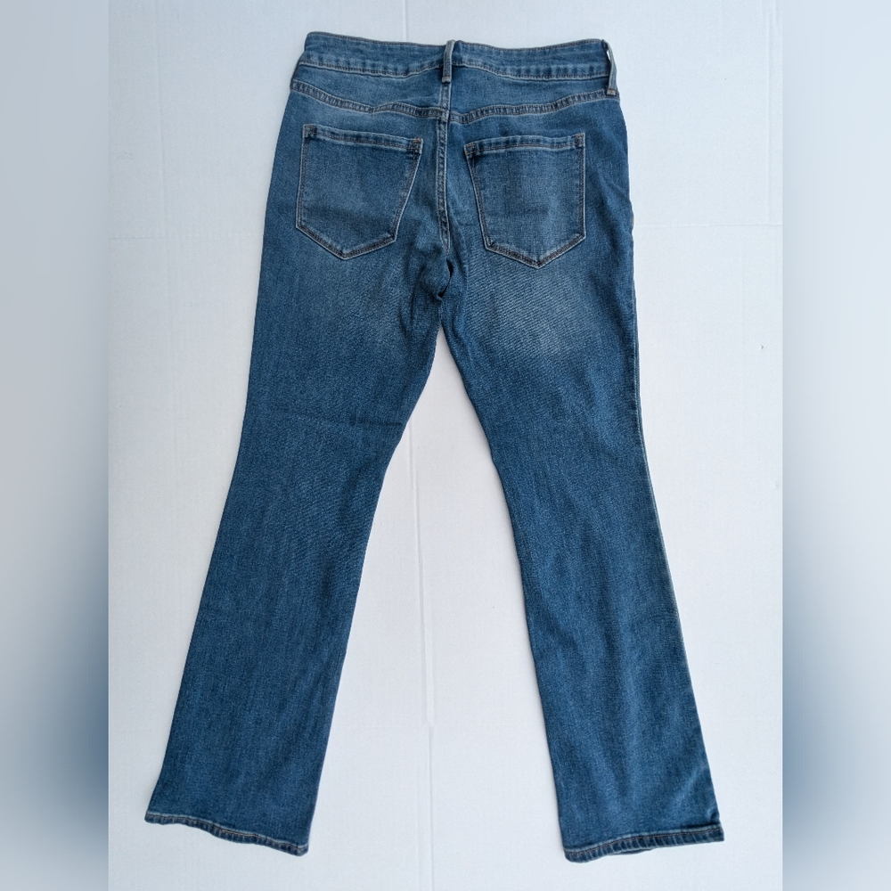 Old Navy Mid Rise Kicker Bootcut 2 Pair Medium & Dark Wash Jeans Size 6 Petite - Picture 8 of 16